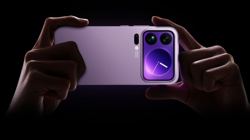 Displej na zadní straně telefonu