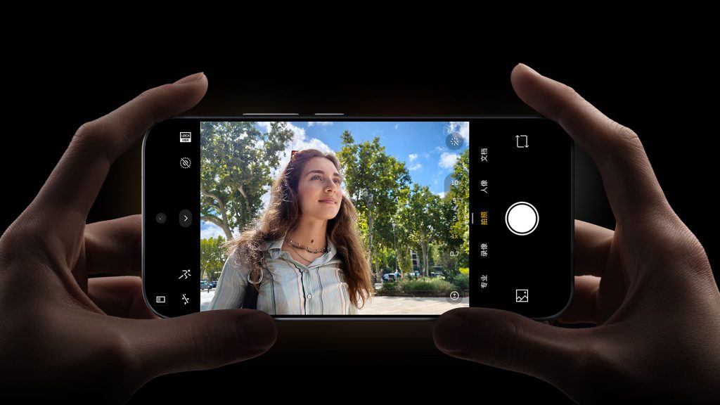 Hlavní fotoaparát má za dne velmi solidní výsledky