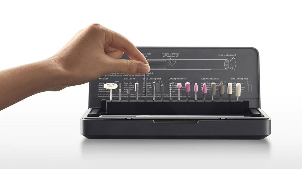 Sada je uložena v praktickém pouzdře