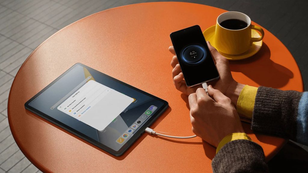 Zajímavou funkcí je podpora reverzního drátového nabíjení