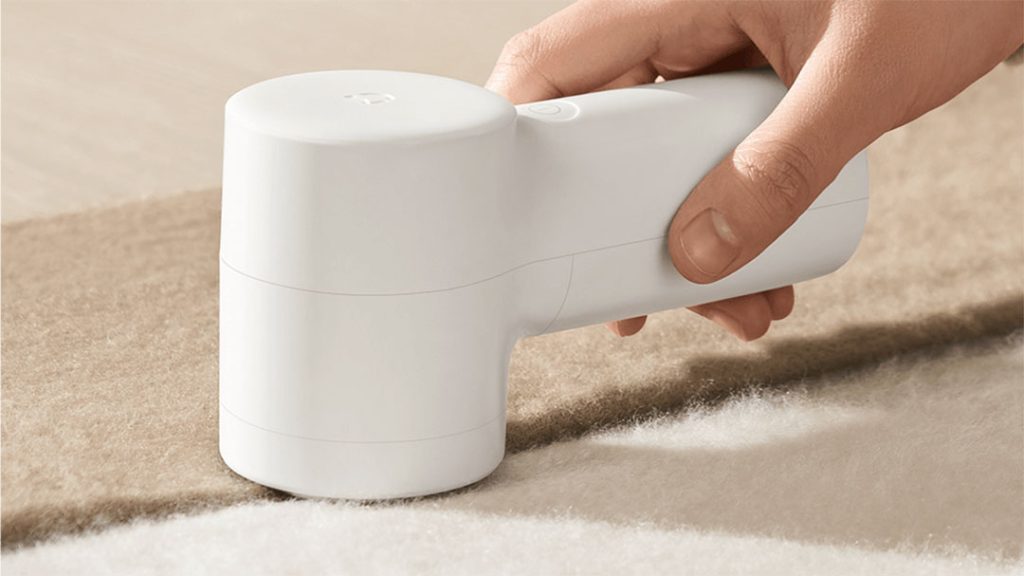 Oblečení je nutné před čištěním položit na rovný povrch