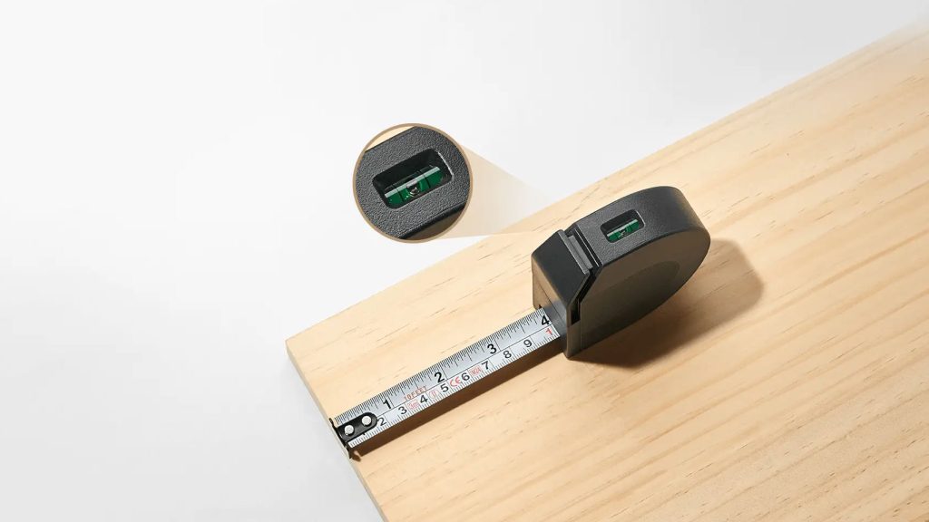 Samonavíjecí metr s libelou