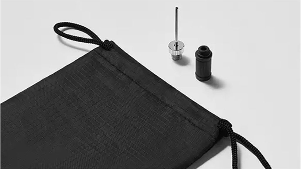 Součástí balení je praktický sáček