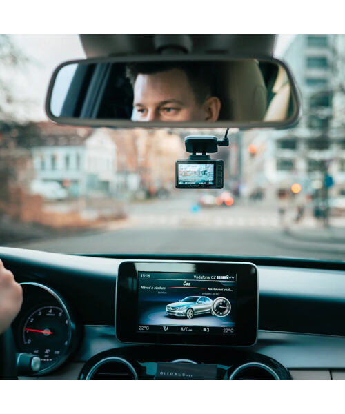 LAMAX T8 kamera do auta