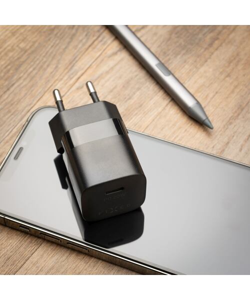 Set síťové nabíječky FIXED Mini s USB-C výstupem a USB-C/USB-C kabelu, podpora PD, 1 metr, 20W, čern
