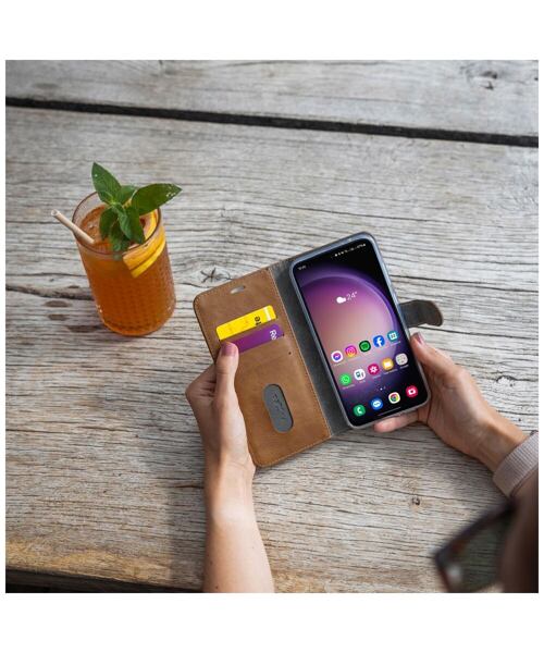 Pouzdro typu kniha FIXED Opus pro Apple iPhone 16, hnědé